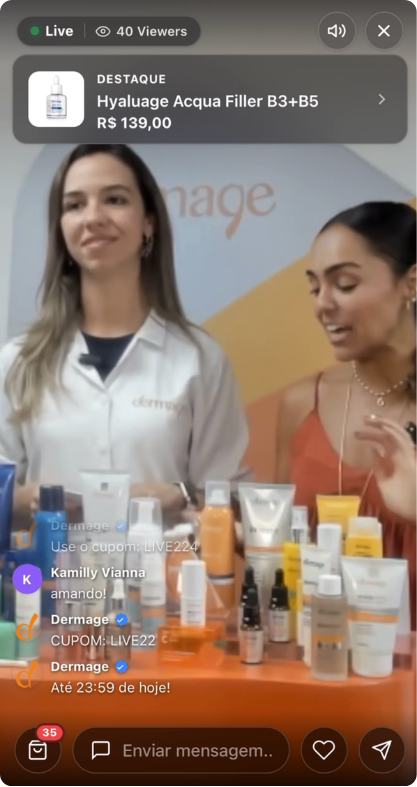 Live de beleza com duas apresentadoras, mesa de produtos e cupom da transmissão anunciado no chat